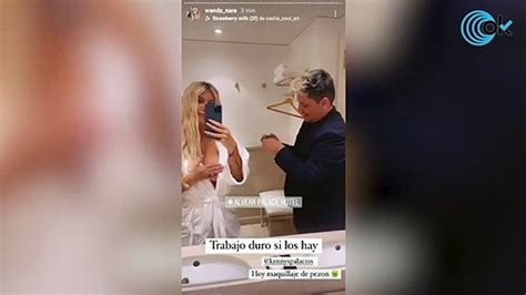 Wanda Nara enseña un pezón por descuido en un directo de。